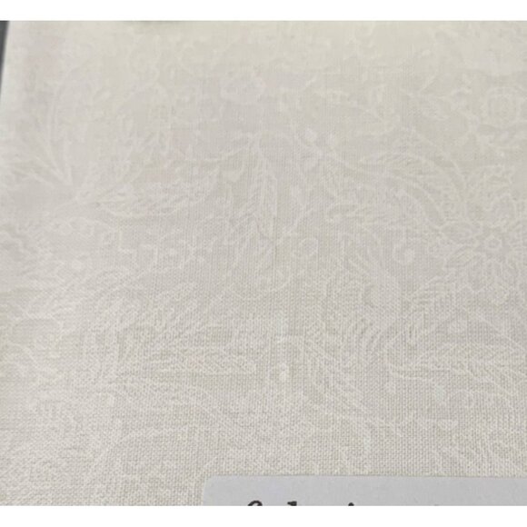 Fabric Quarters Cream Floral Cotton Fabric 18" x 21" Crafts Sewing - Picture 1 of 4
